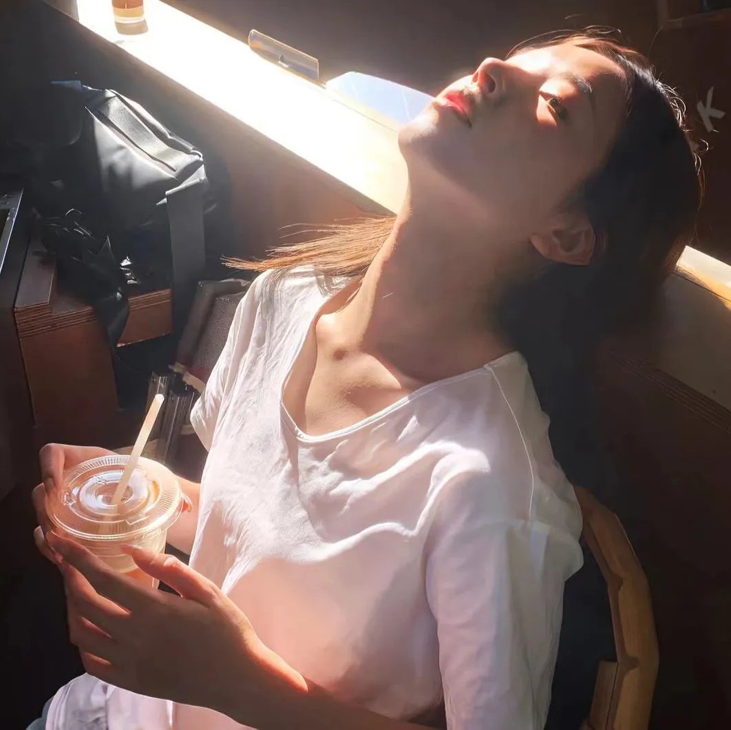 他的摩托车，她的岛